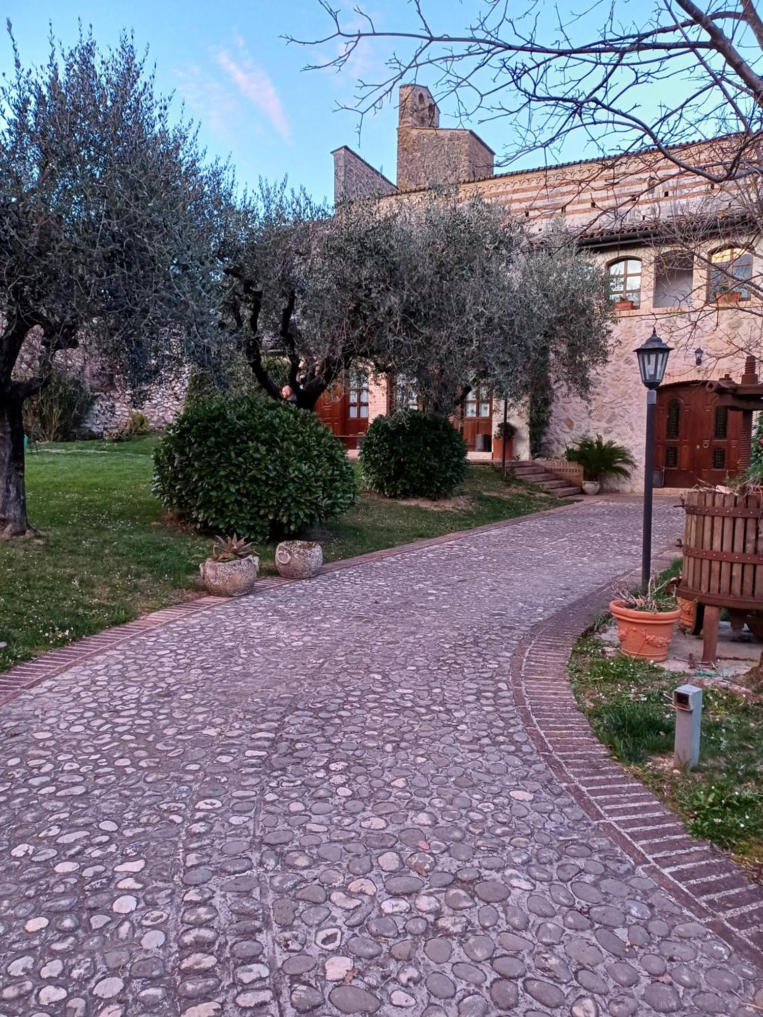 Agriturismo San Giovanni Ad Insulam Isola del Gran Sasso dʼItalia Eksteriør bilde
